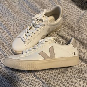 Veja Women's campo leather white natural shoes